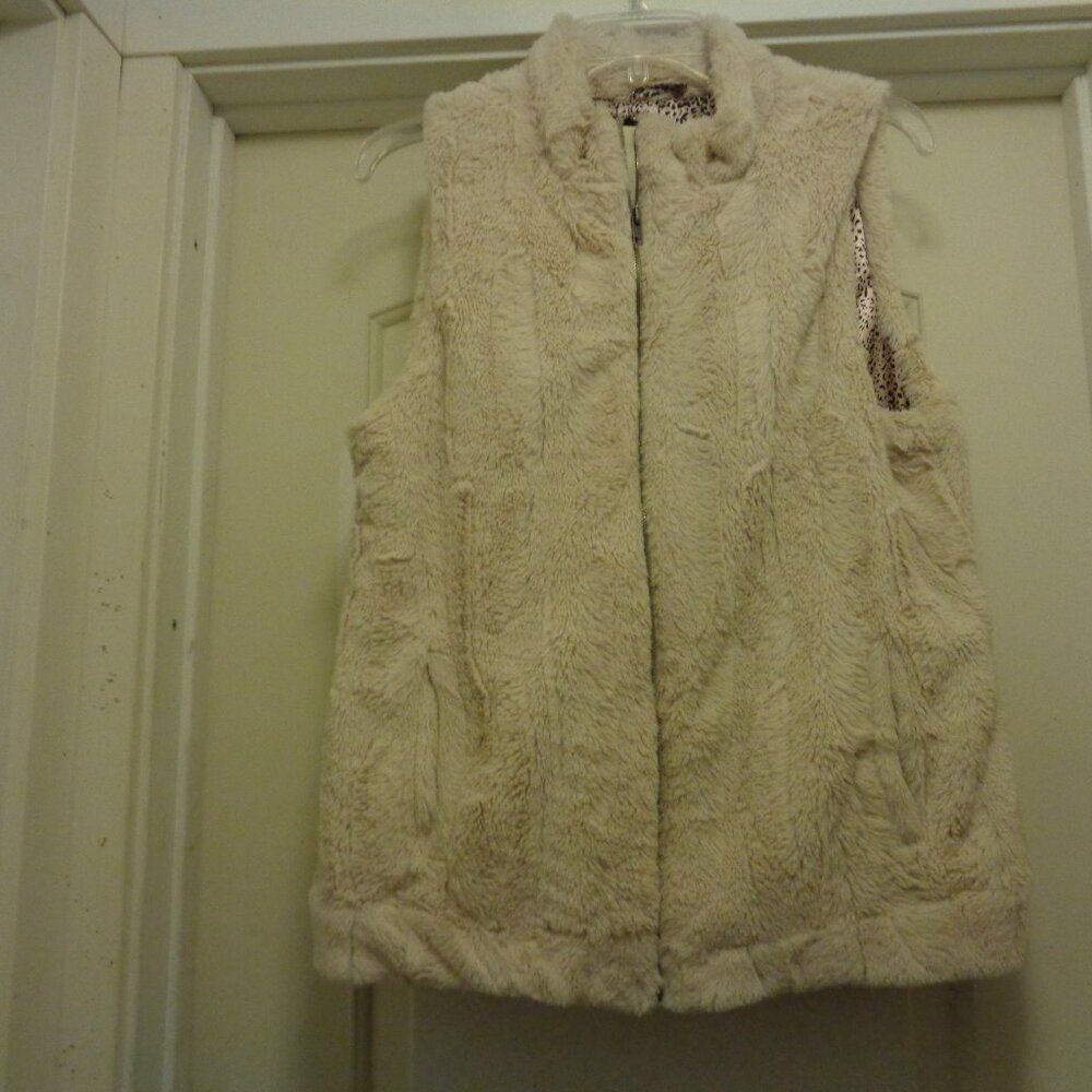 LUSH BLONDE FAUX FUR ZIP UP VEST BY MISS ASHLEY L
